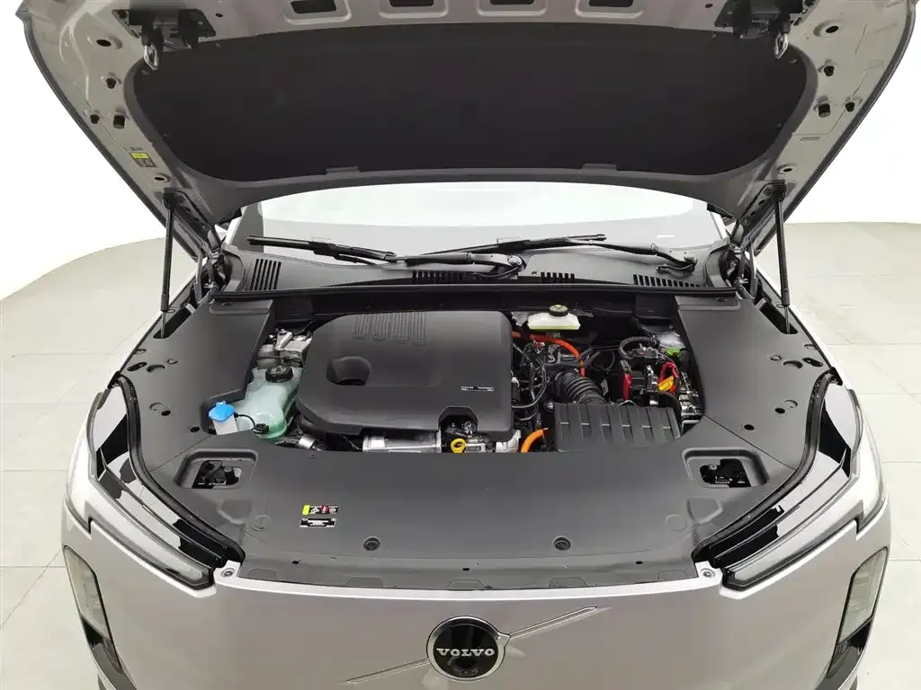 Volvo XC70 Plug-in Hybrid 2025 из CN, фото 6