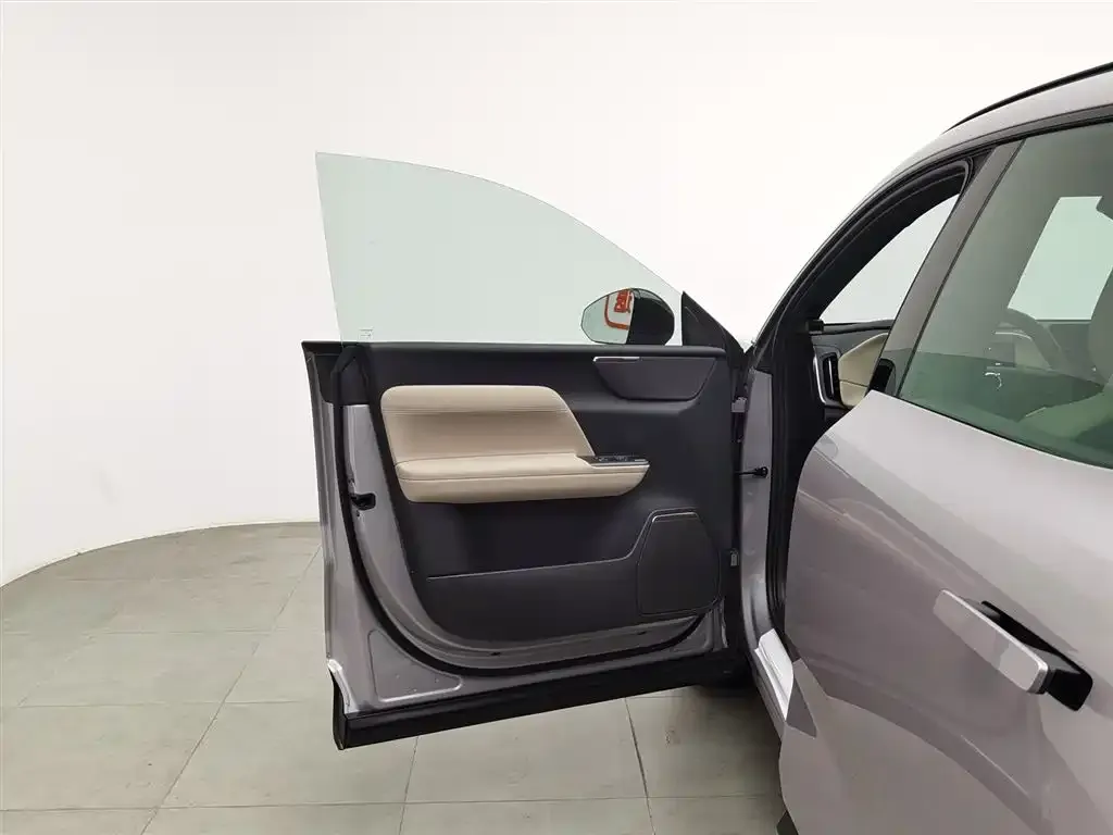 Volvo XC70 Plug-in Hybrid 2025 из CN, фото 8