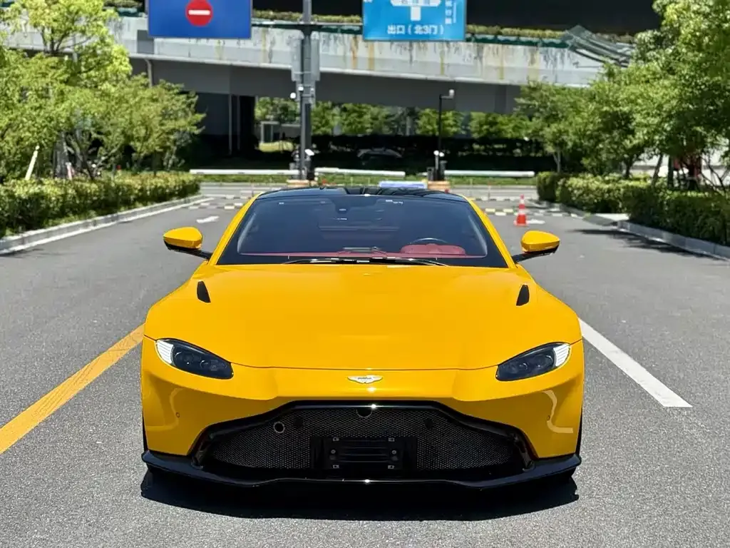 Aston Martin V8 Vantage 2021 из CN, фото 1