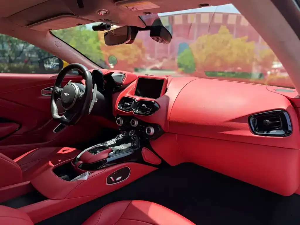 Aston Martin V8 Vantage 2021 из CN, фото 5