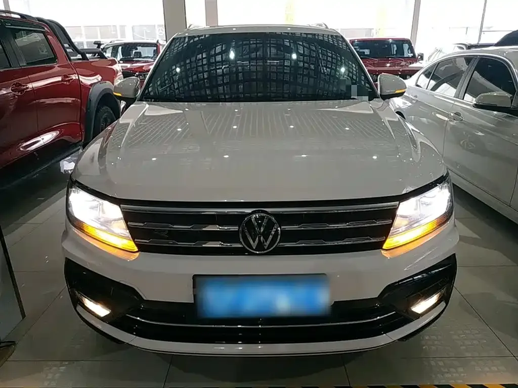 Volkswagen Tiguan L 2021 из CN, фото 3