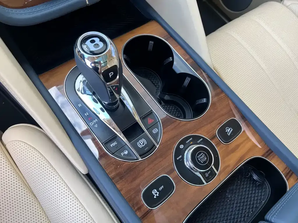 Bentley Bentayga 2021 из CN, фото 6