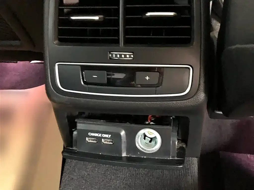 Audi A4L 2023 из CN, фото 4
