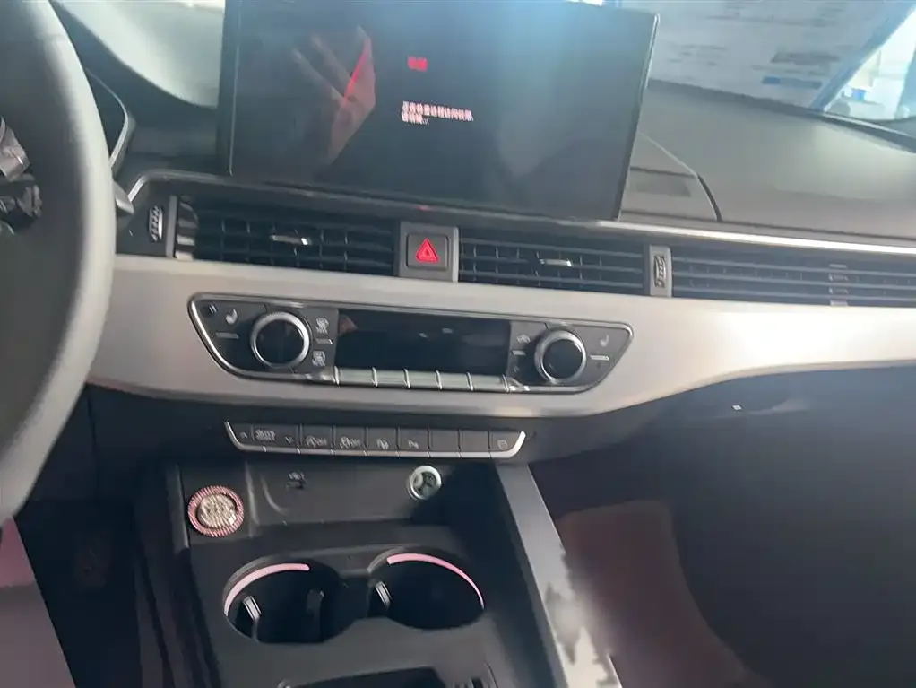 Audi A4L 2023 из CN, фото 7