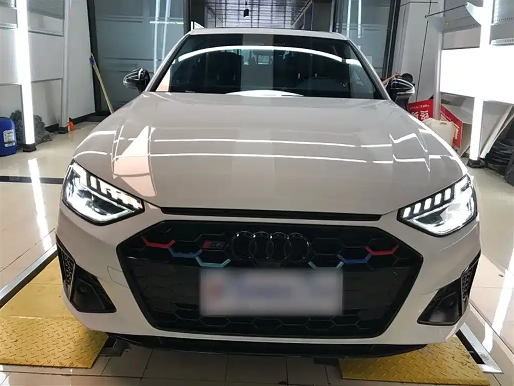 Audi A4L 2023 из CN, фото 8