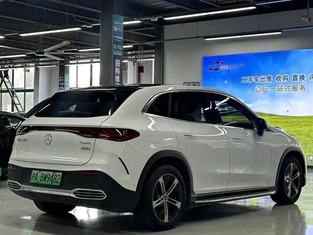 Mercedes-Benz EQE SUV — фото 3