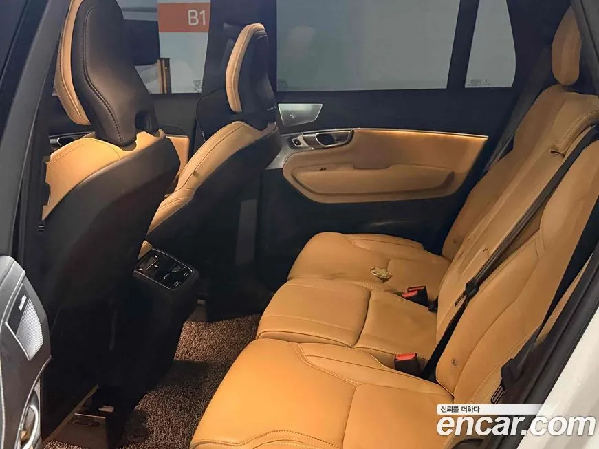 Volvo XC90 — фото 10