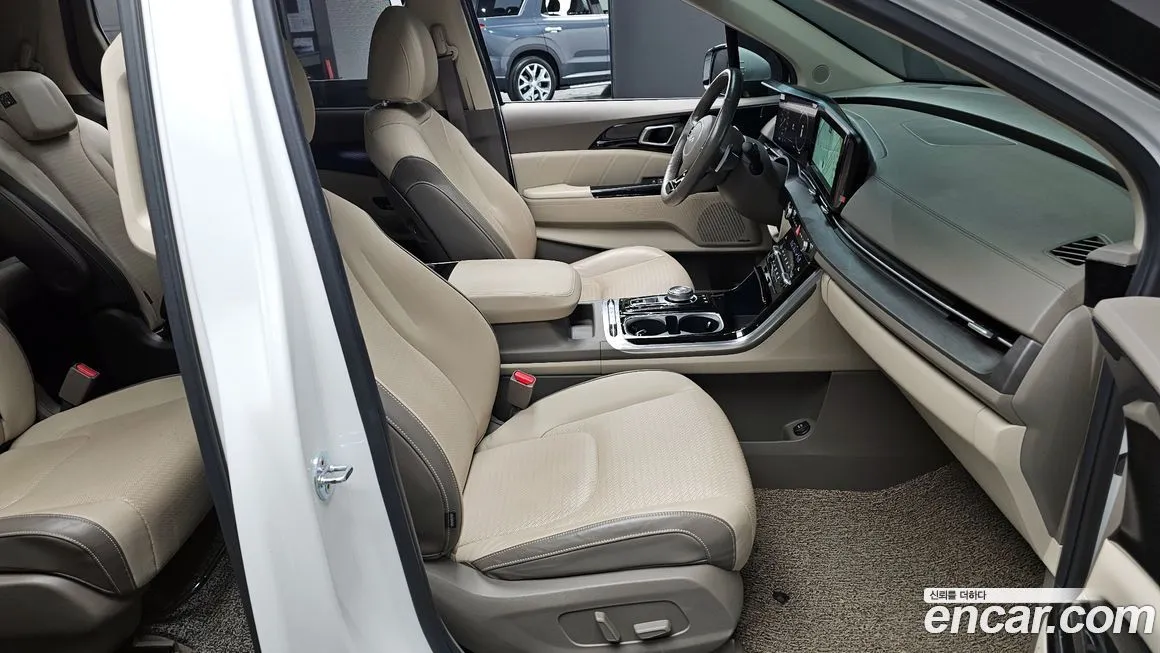 Kia Carnival — фото 10