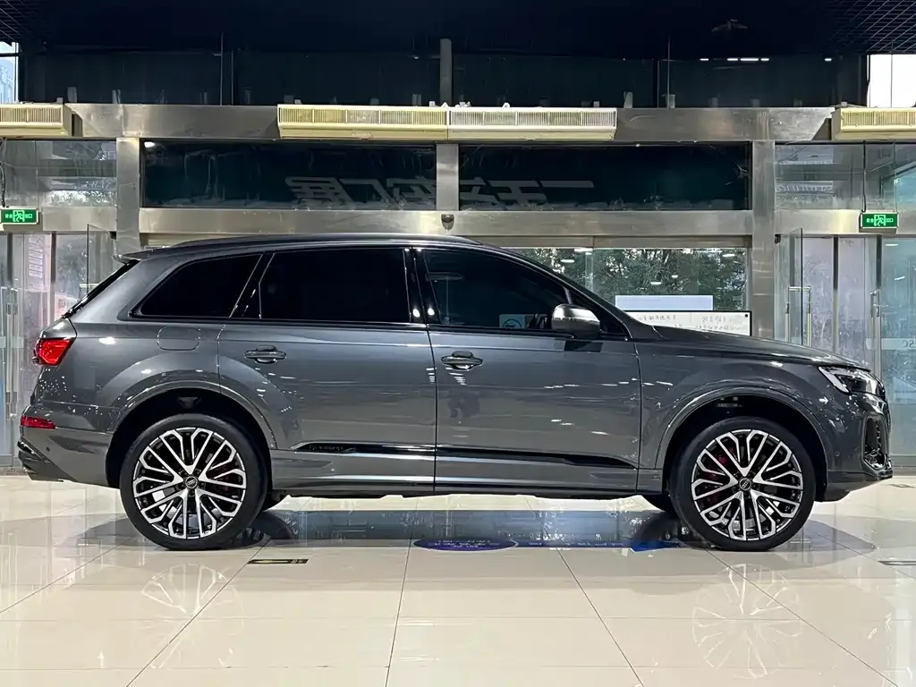 Audi SQ7 2024 из CN, фото 7