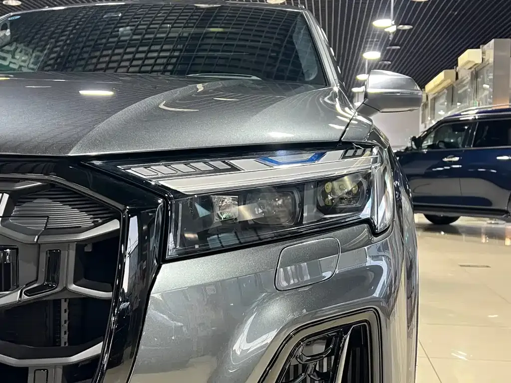 Audi SQ7 2024 из CN, фото 8