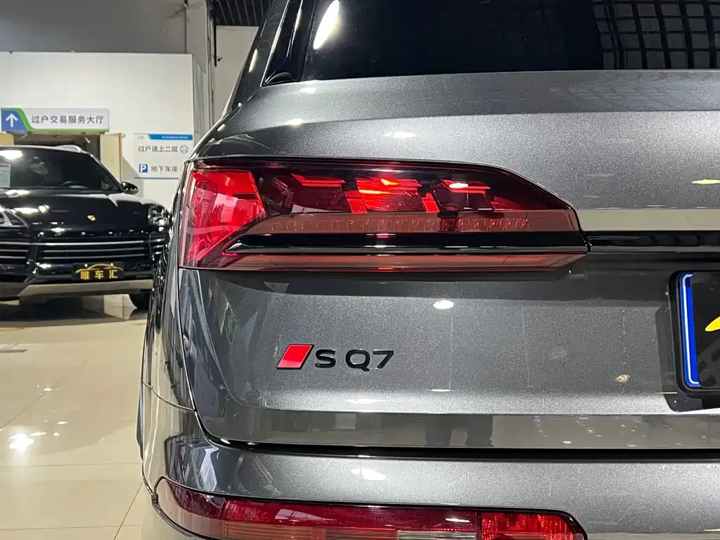 Audi SQ7 2024 из CN, фото 9