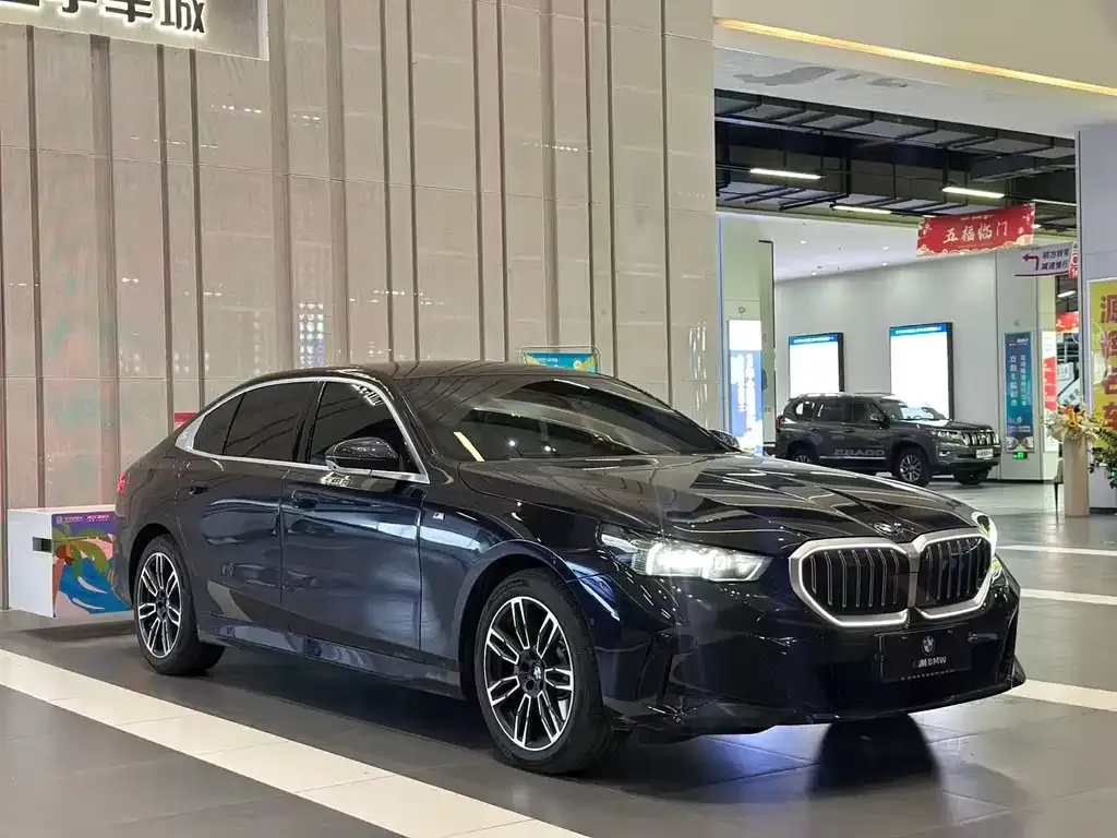 BMW 5 Series 2025 из CN, фото 3