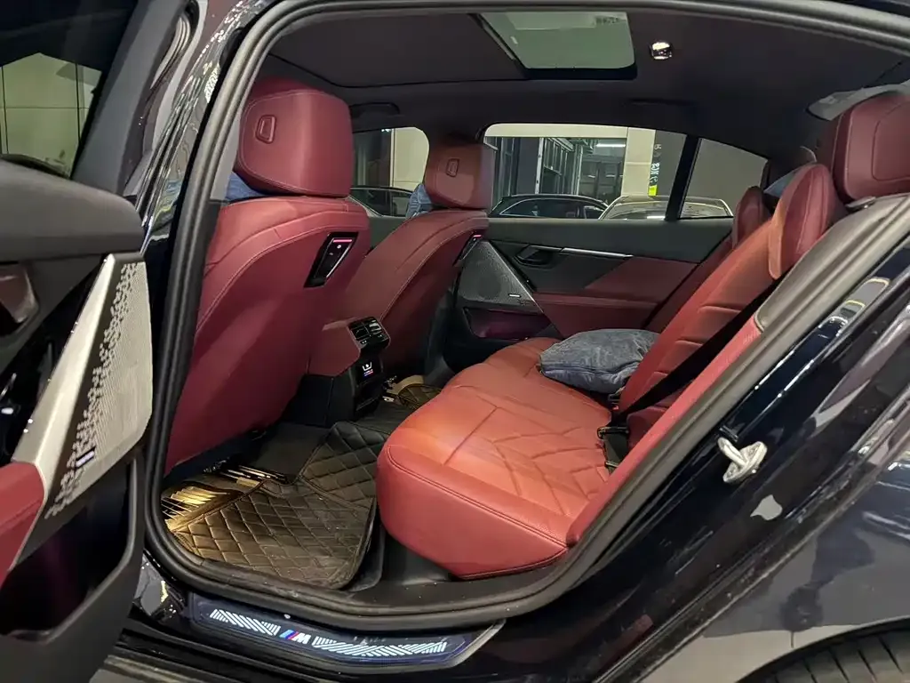 BMW 5 Series 2025 из CN, фото 8