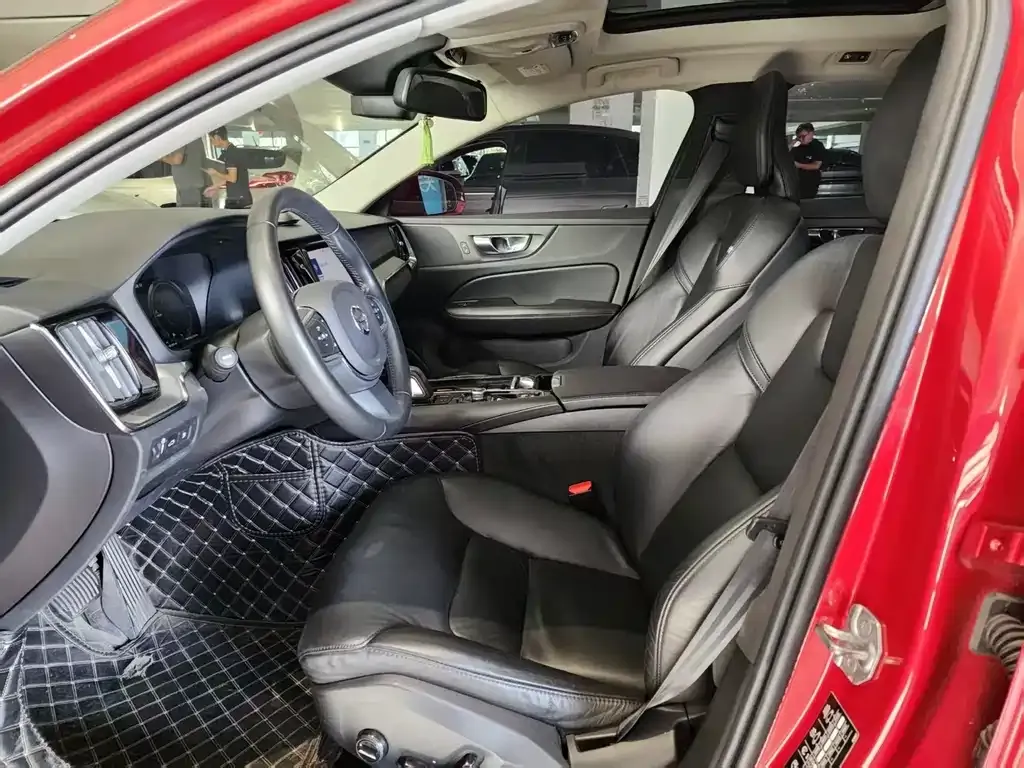 Volvo S60 PHEV 2021 из CN, фото 4