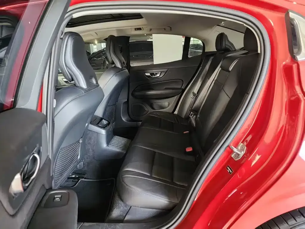 Volvo S60 PHEV 2021 из CN, фото 5