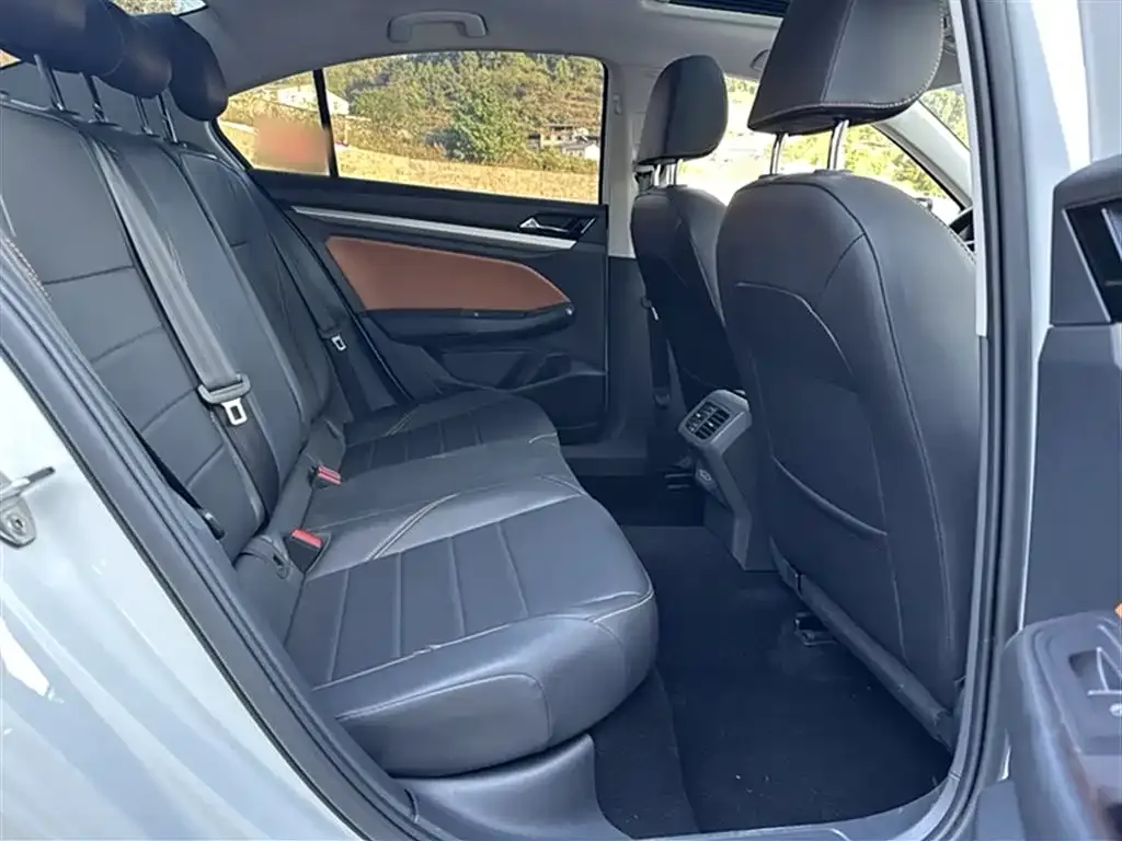 Volkswagen Bora 2023 из CN, фото 2
