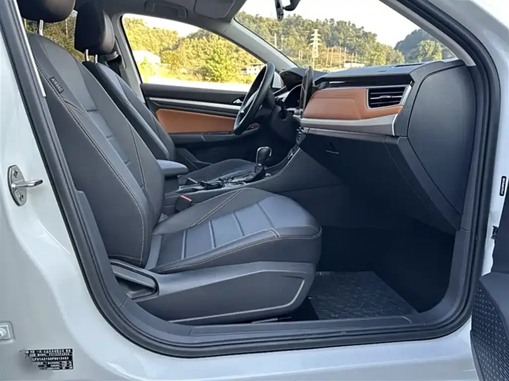 Volkswagen Bora 2023 из CN, фото 7