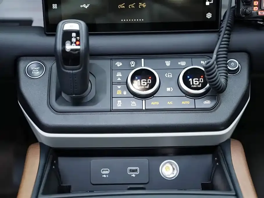 Land Rover Defender 2023 из CN, фото 9