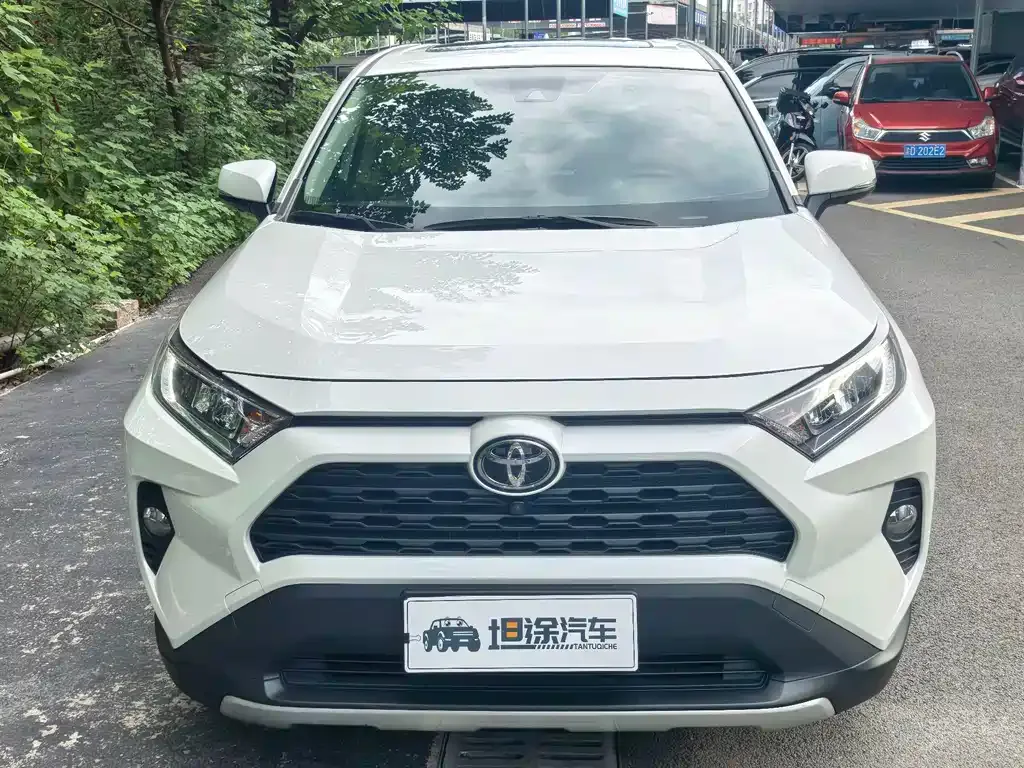 Toyota RAV4 2022 из CN, фото 2