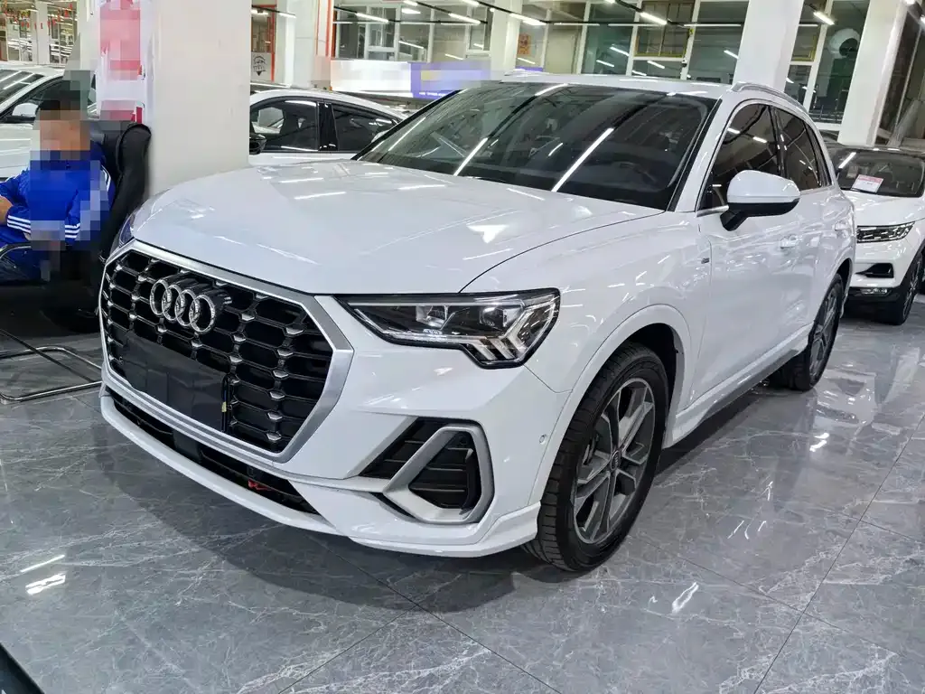 Audi Q3 — фото 1
