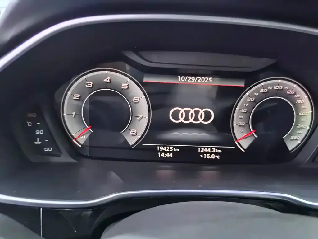Audi Q3 — фото 10