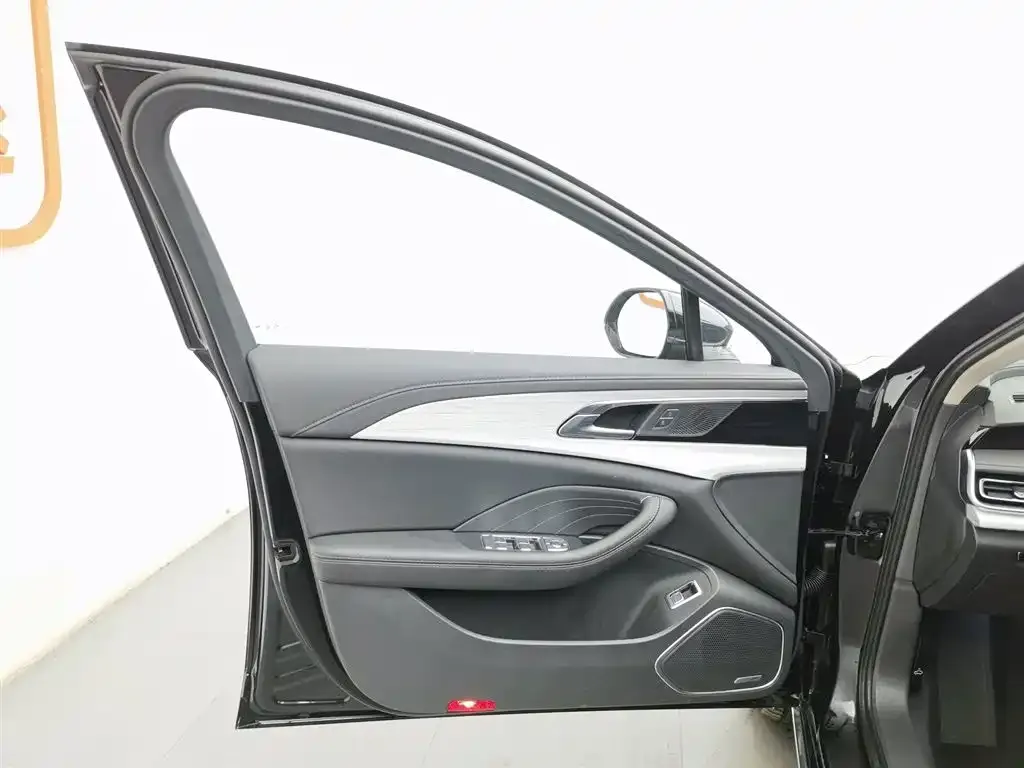 Hongqi H5 PHEV 2025 из CN, фото 8