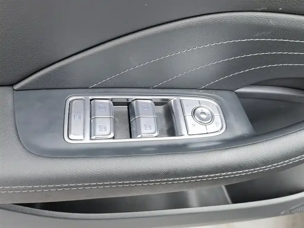 Hongqi H5 PHEV 2025 из CN, фото 9