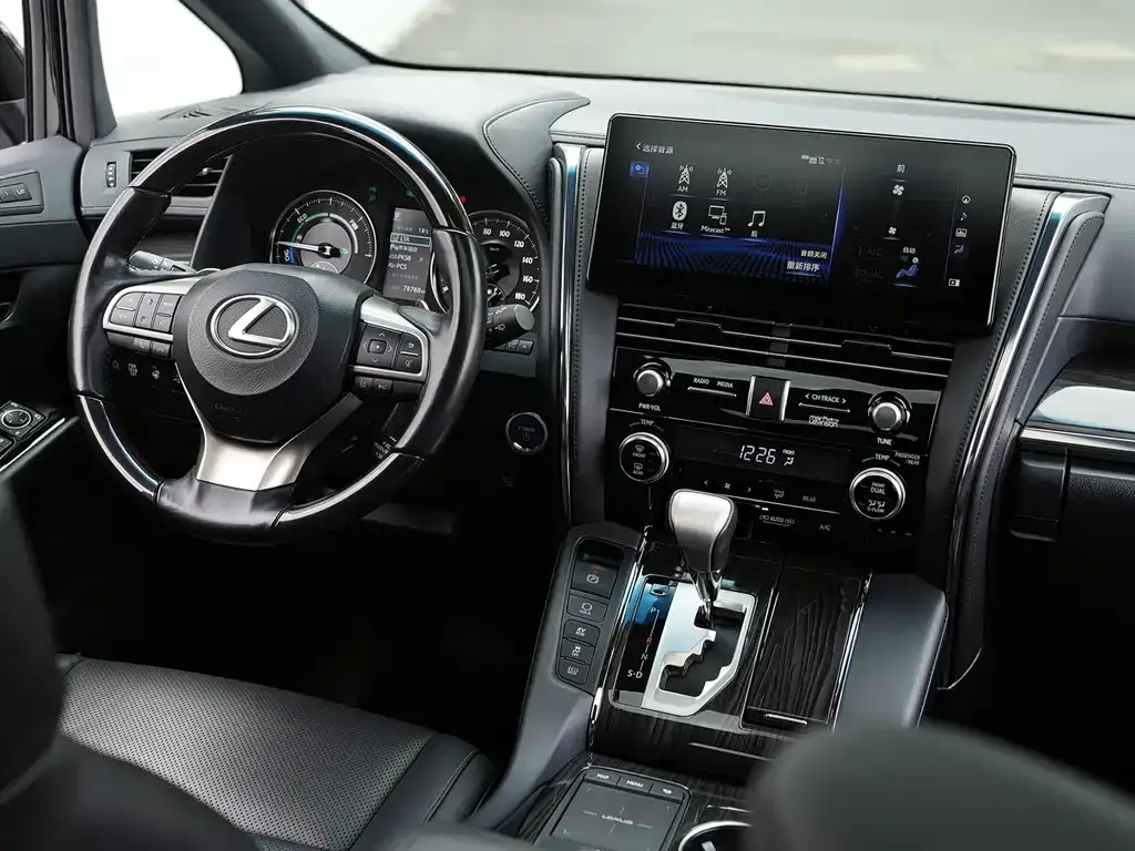 Lexus LM — фото 10