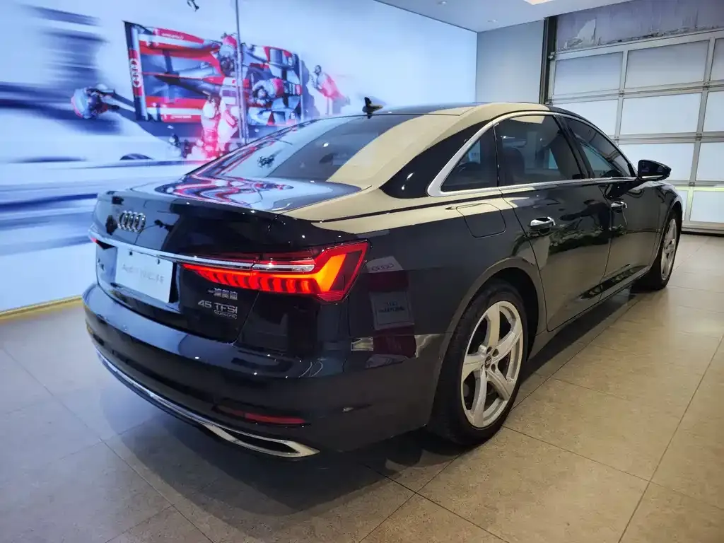 Audi A6L 2023 из CN, фото 3