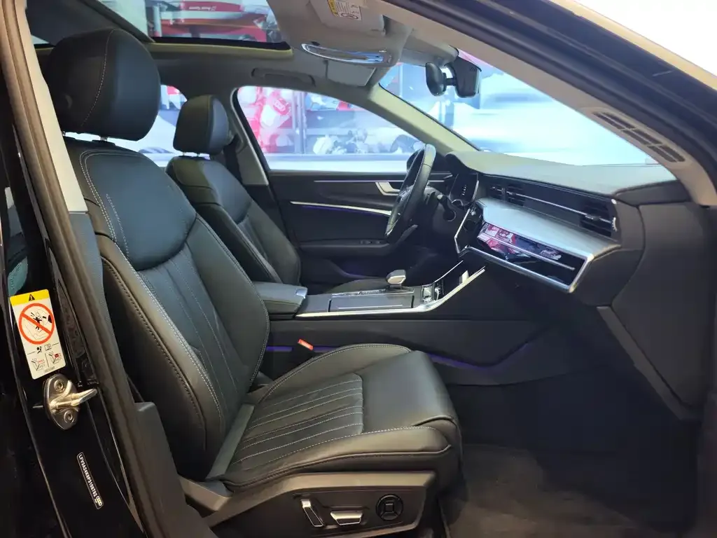 Audi A6L 2023 из CN, фото 8