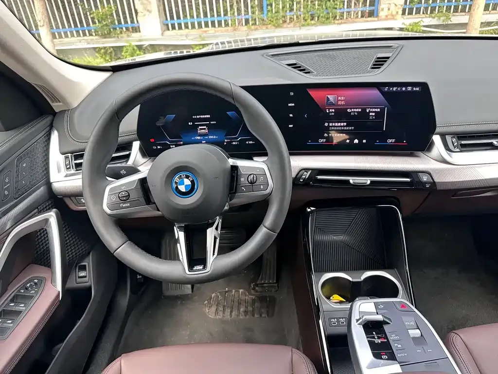 BMW iX1 2024 из CN, фото 10