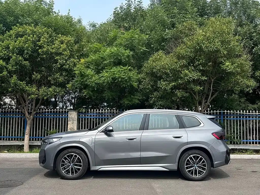 BMW iX1 2024 из CN, фото 3