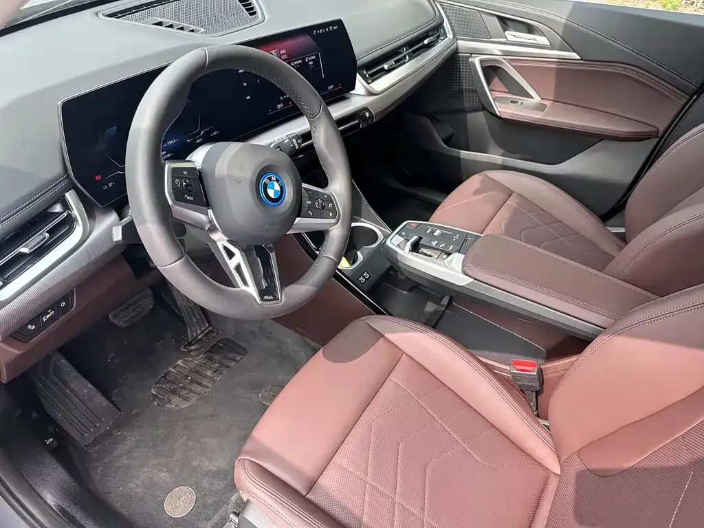 BMW iX1 2024 из CN, фото 8