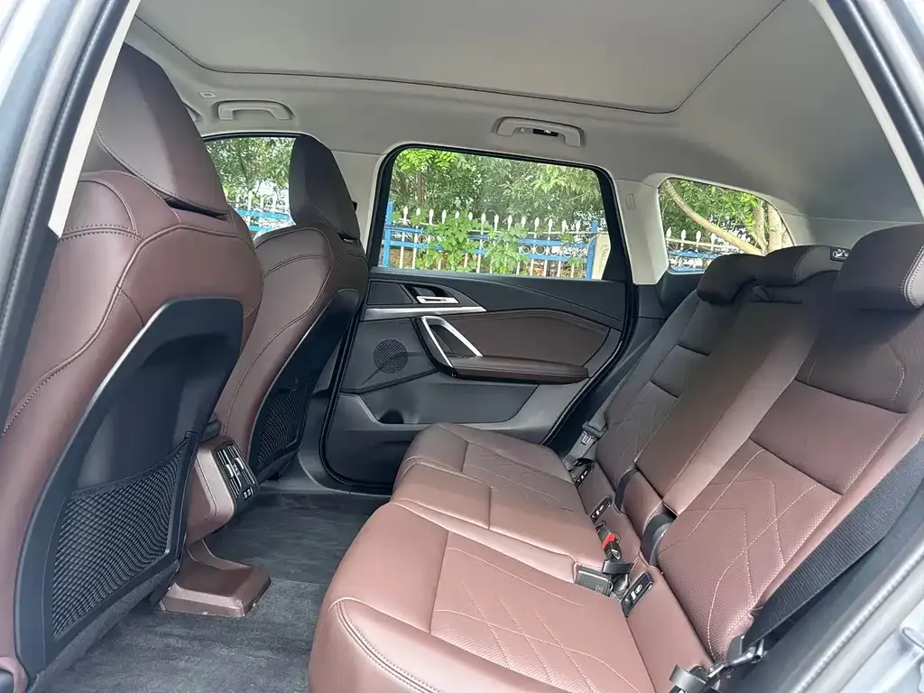 BMW iX1 2024 из CN, фото 9
