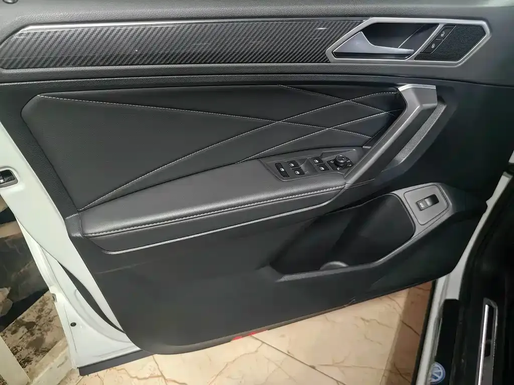 Volkswagen Tiguan L 2023 из CN, фото 6