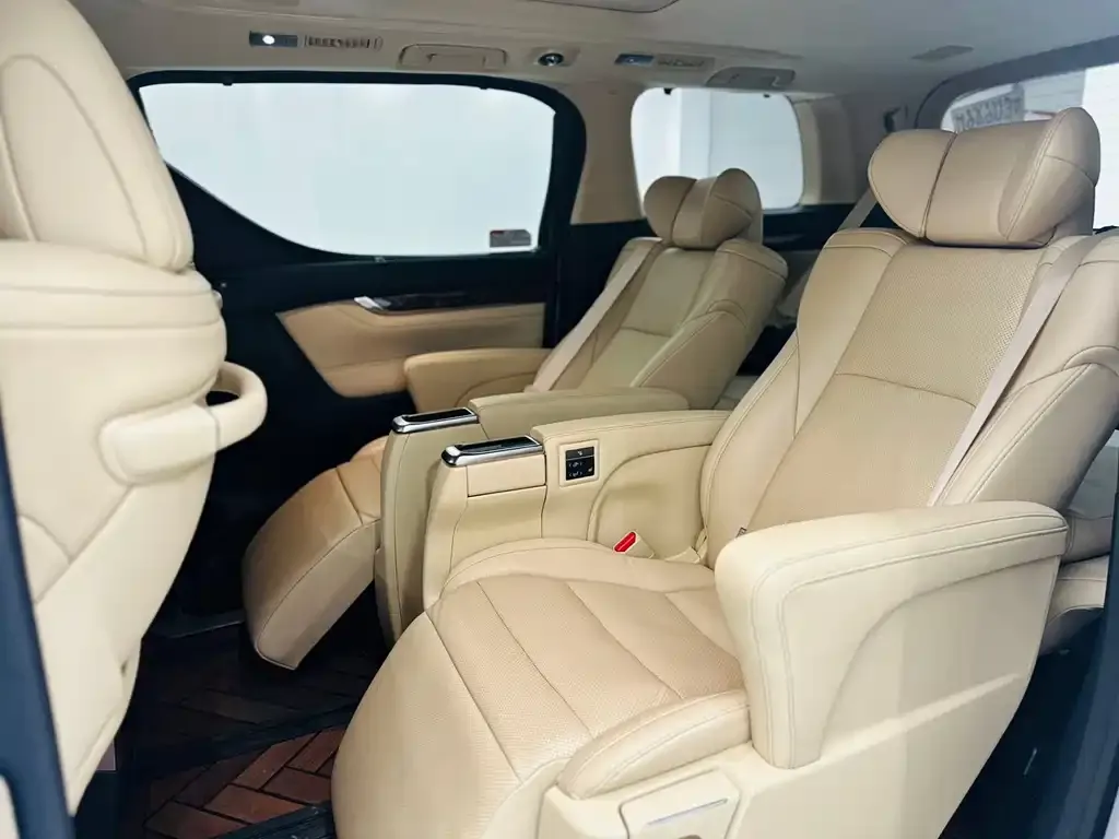 Toyota Alphard 2022 из CN, фото 6