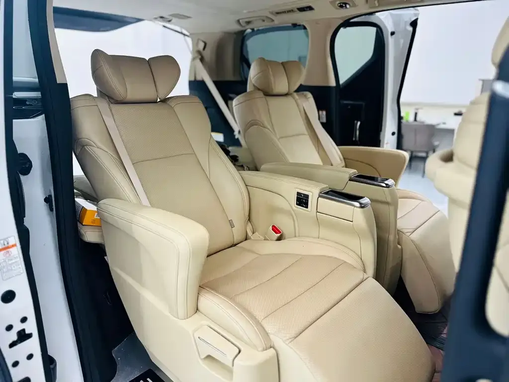 Toyota Alphard 2022 из CN, фото 8