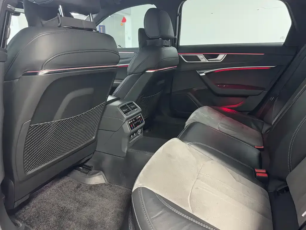 Audi A6L 2023 из CN, фото 7