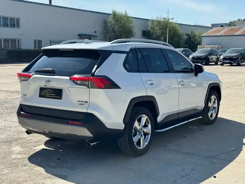 Toyota RAV4 2023 из CN, фото 4
