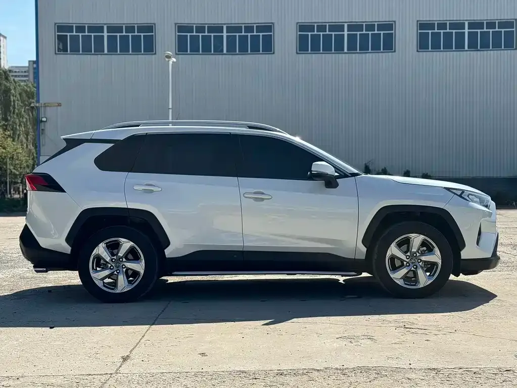 Toyota RAV4 2023 из CN, фото 7