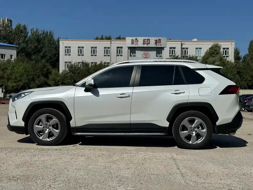 Toyota RAV4 2023 из CN, фото 8
