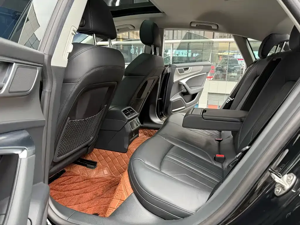 Audi A7 2023 из CN, фото 5