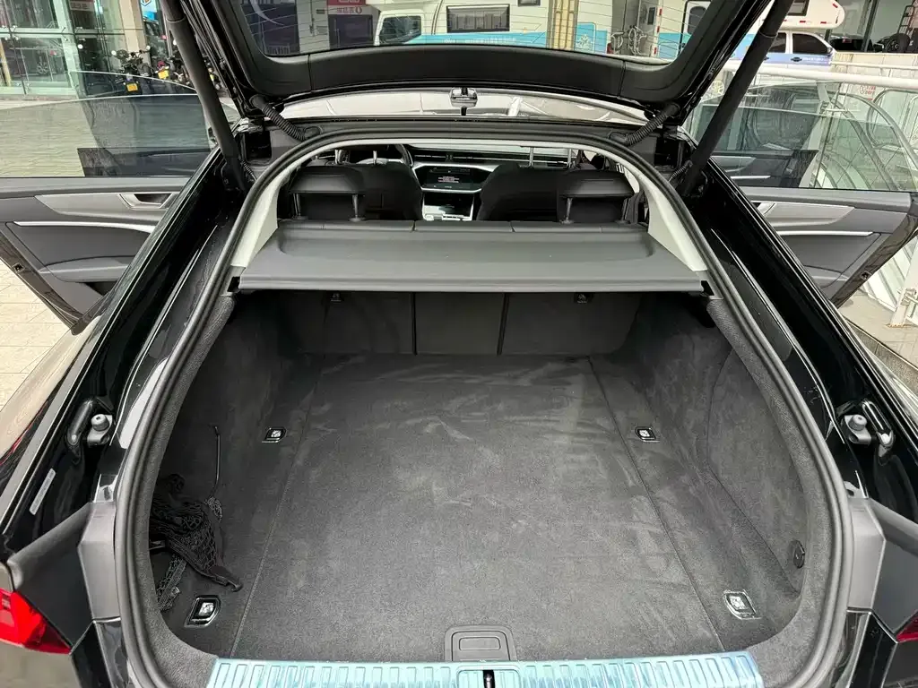 Audi A7 2023 из CN, фото 6