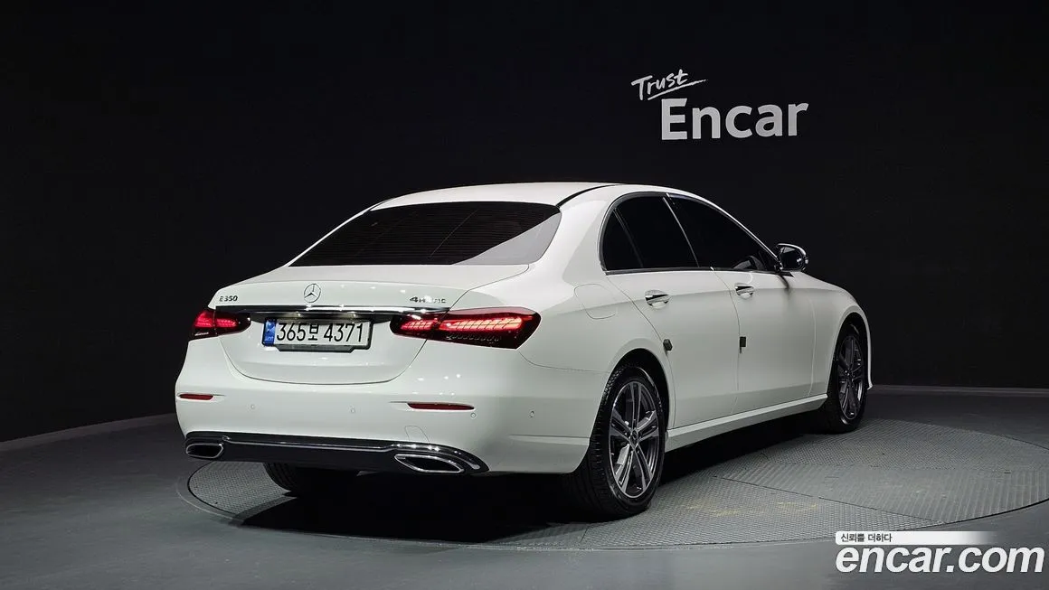 Mercedes-Benz E-Class — фото 2