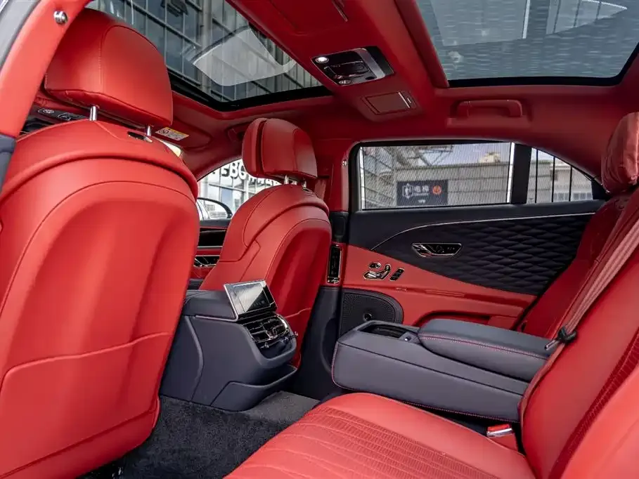 Bentley Flying Spur 2024 из CN, фото 10