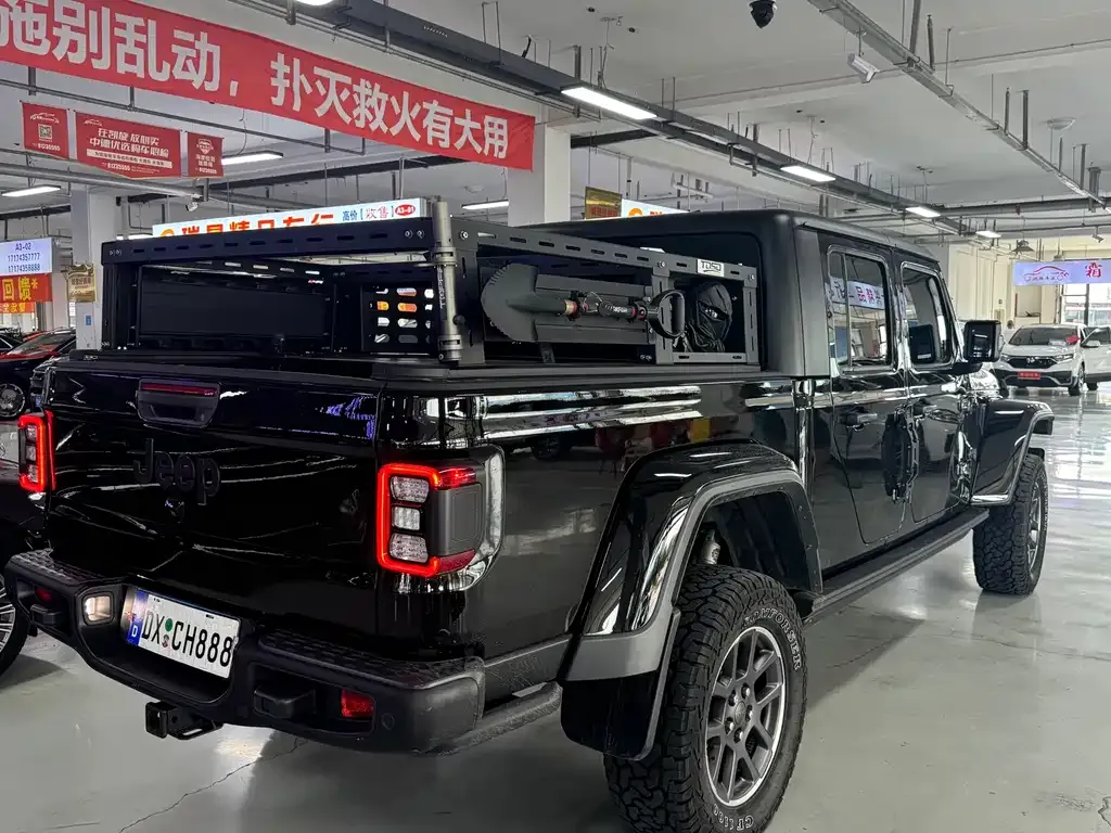 Jeep Gladiator 2023 из CN, фото 7