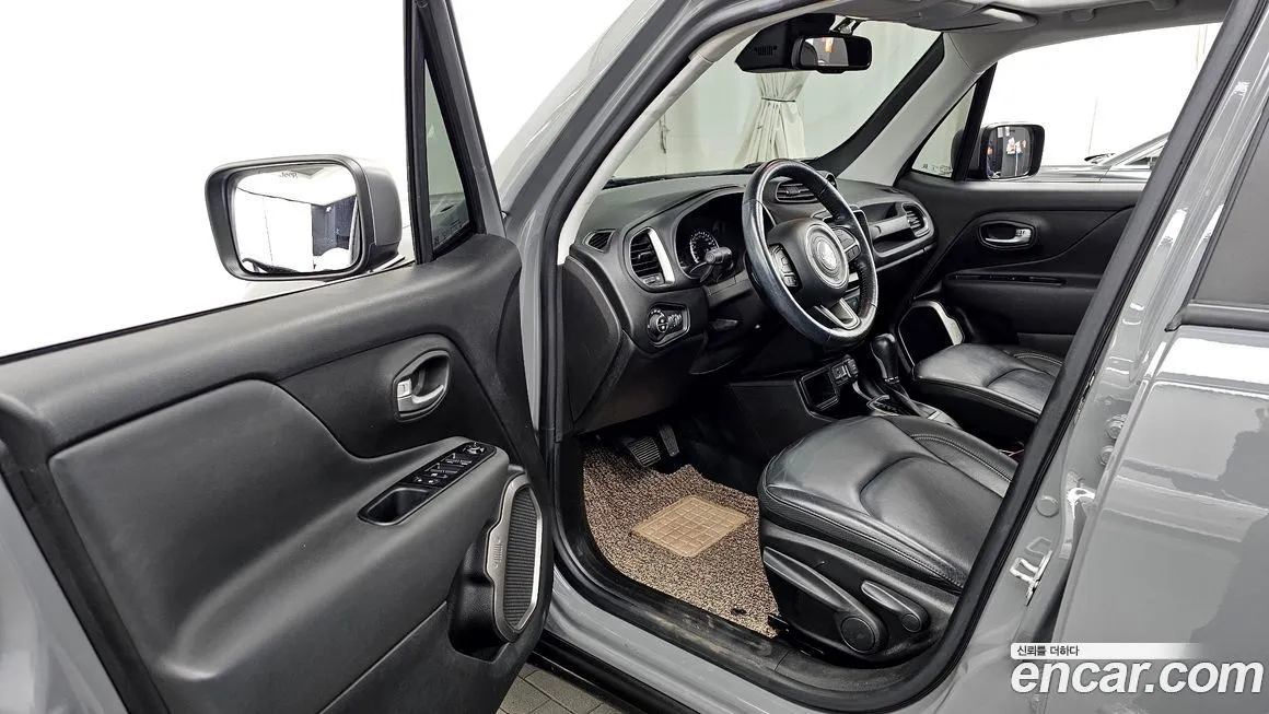 Jeep Renegade — фото 10