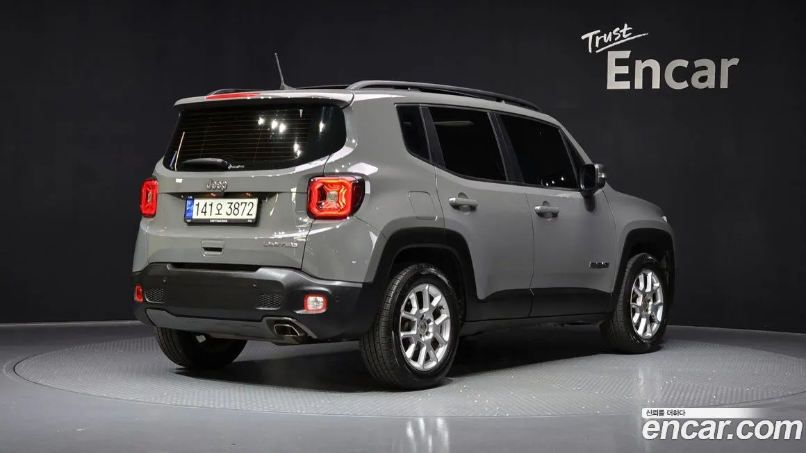Jeep Renegade — фото 2