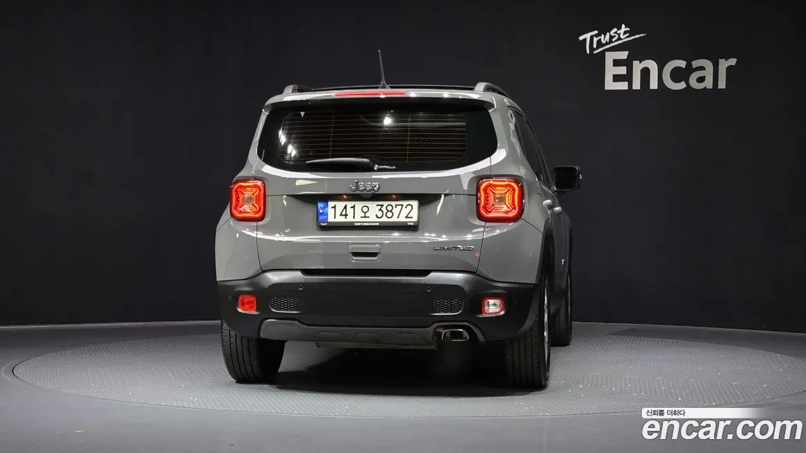 Jeep Renegade — фото 4