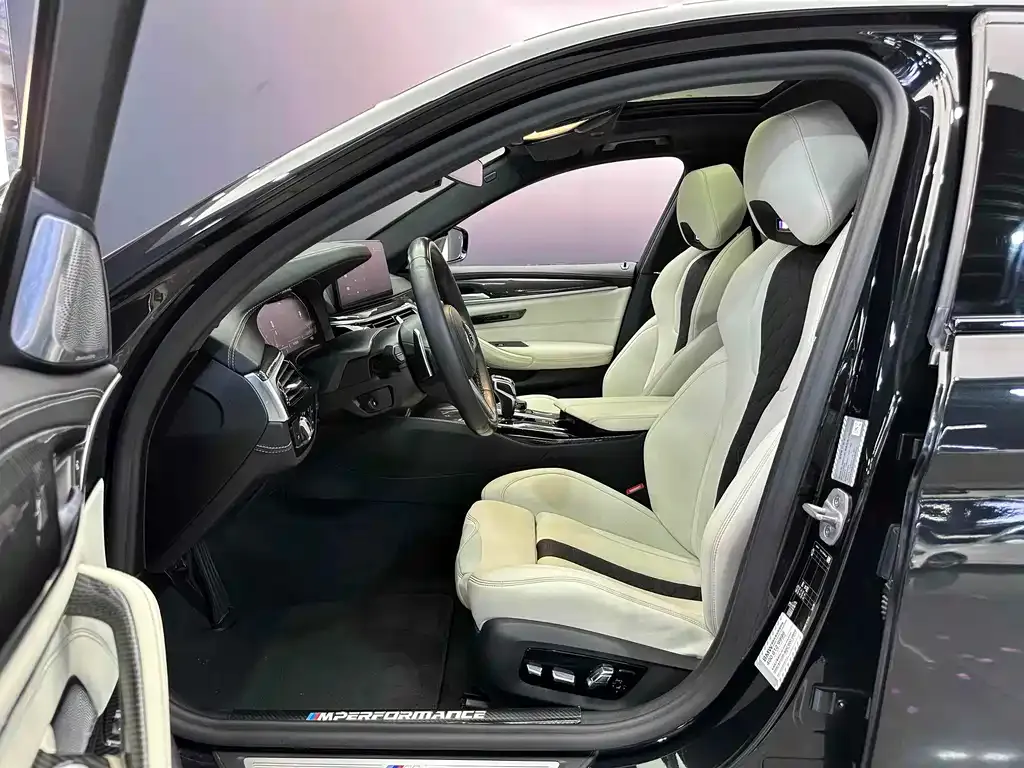 BMW 5 Series 2021 из CN, фото 5